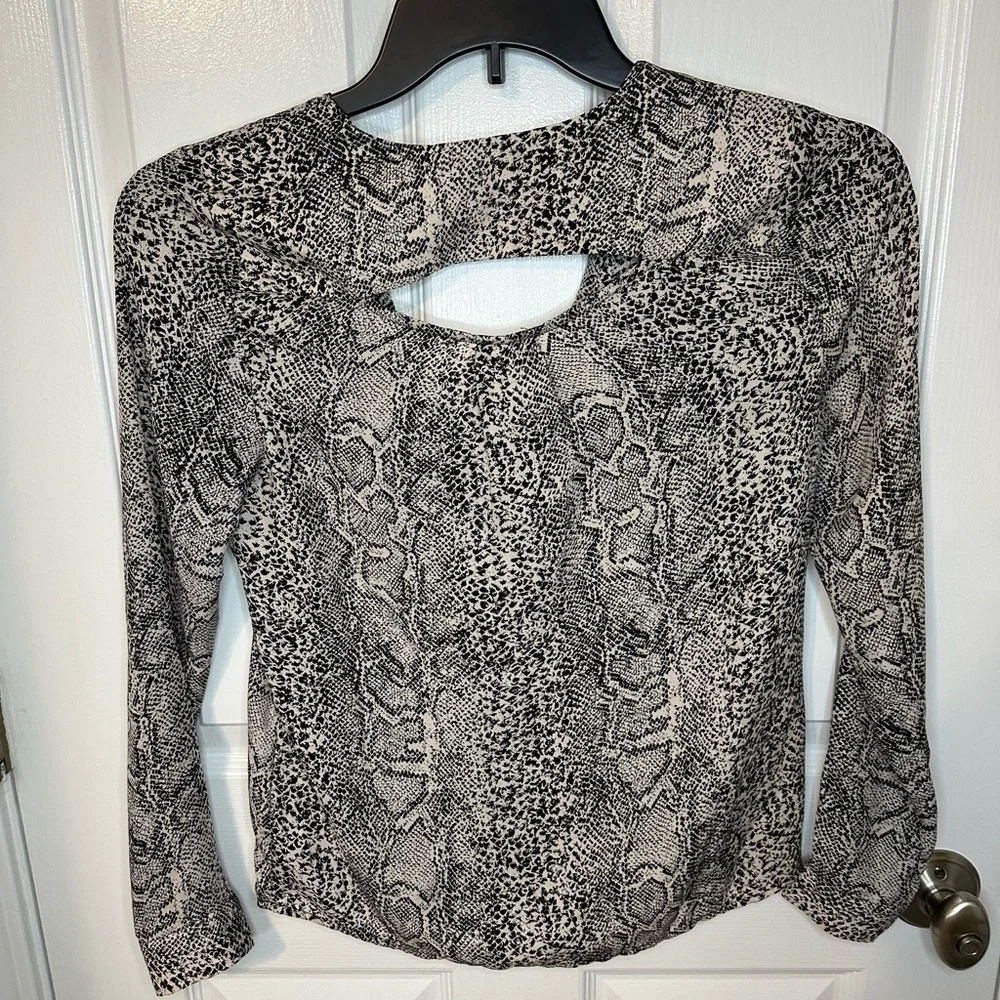 GUESS Ultimate Retro 90’s Y2K Party Vibes Snakeskin Silky Blouse w/Back Cutout